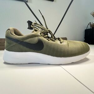 Men’s Nike Tanjun sneakers